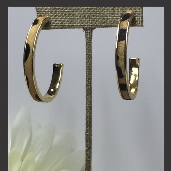 🆕❤️Leopard Half Hoop Large Earrings - Picture 1 of 3